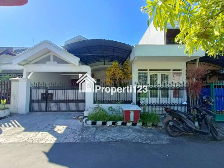 Rumah Mewah Siap Huni 1,5 Lantai Area di Sulfat - 2