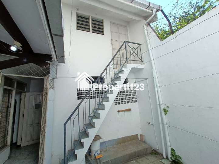 Rumah Mewah Siap Huni 1,5 Lantai Area di Sulfat - 20