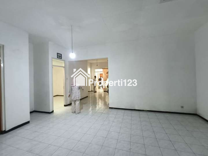 Rumah Mewah Siap Huni 1,5 Lantai Area di Sulfat - 14