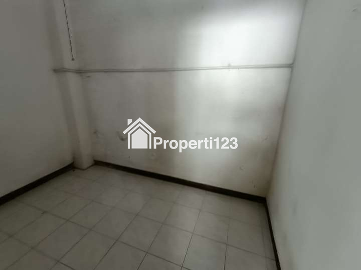 Rumah Mewah Siap Huni 1,5 Lantai Area di Sulfat - 18