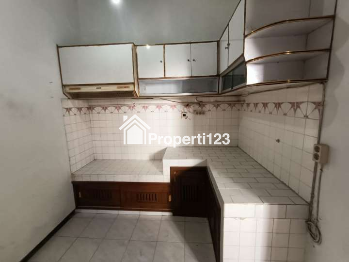 Rumah Mewah Siap Huni 1,5 Lantai Area di Sulfat - 15
