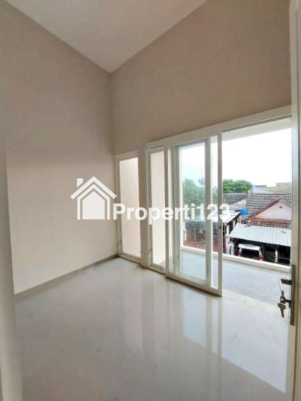 Rumah Baru 2 Lantai Dekat Bandara - 8