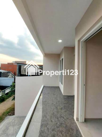 Rumah Baru 2 Lantai Dekat Bandara - 9