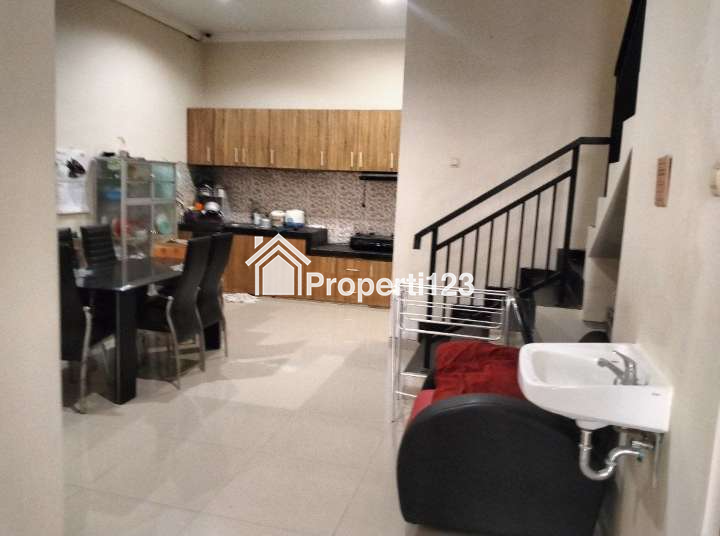 Rumah Strategis Full Furnished Siap Huni Lokasi Bendul Merisi Surabaya - 5