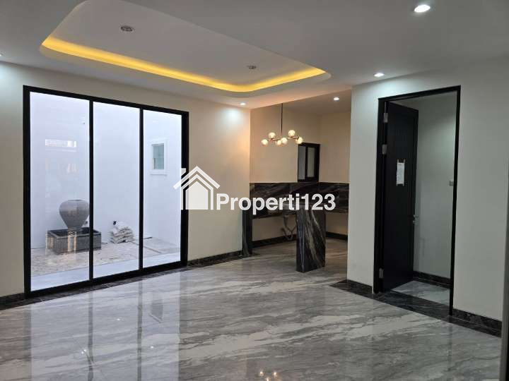 Rumah American Classic Baru Renov Lokasi Pakuwon City Surabaya - 19