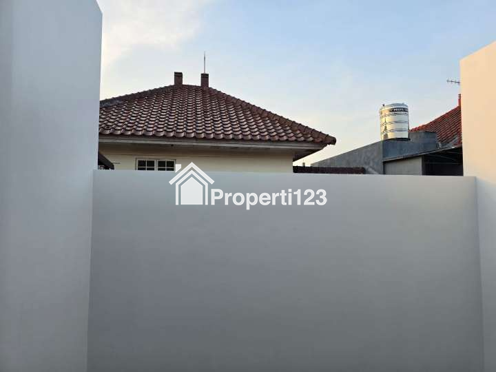 Rumah American Classic Baru Renov Lokasi Pakuwon City Surabaya - 11