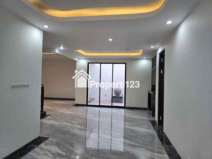 Rumah American Classic Baru Renov Lokasi Pakuwon City Surabaya - 15