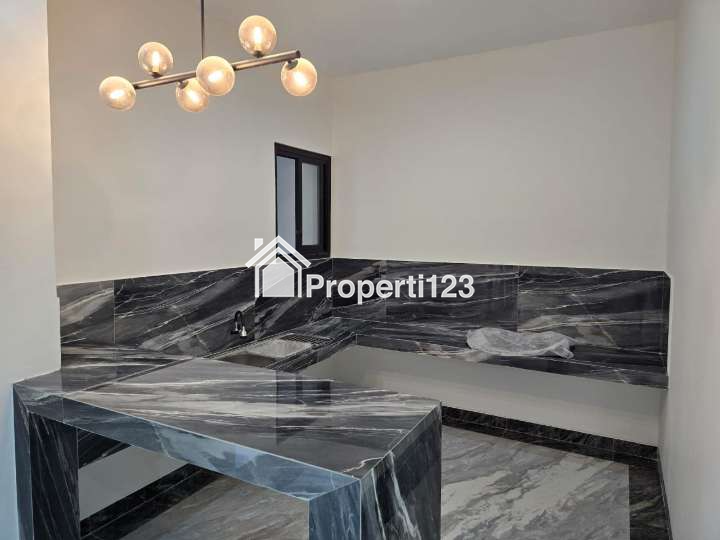 Rumah American Classic Baru Renov Lokasi Pakuwon City Surabaya - 16