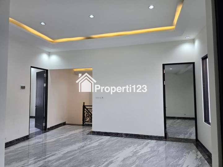 Rumah American Classic Baru Renov Lokasi Pakuwon City Surabaya - 4