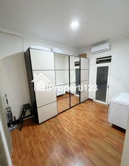Rumah Modern Minimalis Siap Huni Lokasi Sutorejo Utara Surabaya - 11