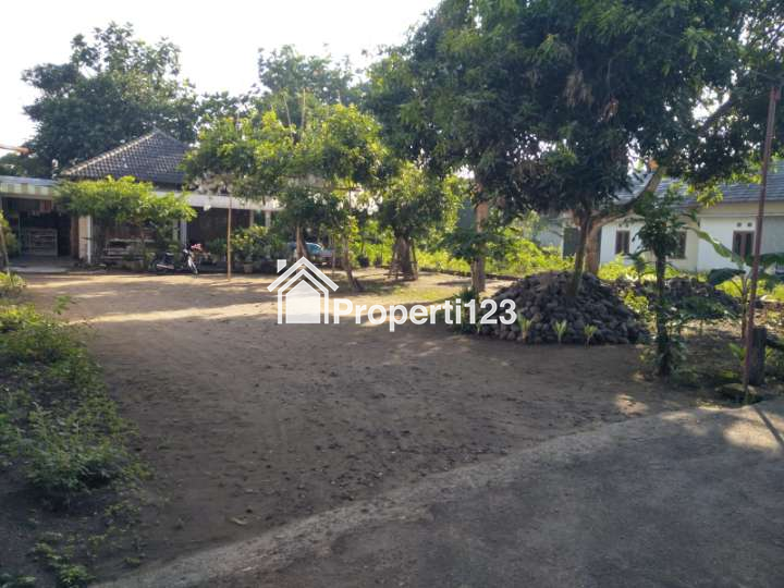 RUMAH SECOND PRAMBANAN DEKAT JALAN JOGJA - SOLO, HALAMAN LUAS - 7