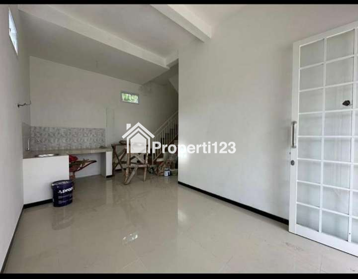 RUMAH 2 LANTAI SIAP HUNI BERLOKASI STRATEGIS DI MALANG - 3