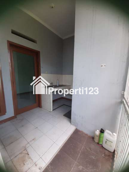 JUAL CEPAT! BU Rumah Sariwangi Luas Tanah Besar Ada Taman Siap Huni SHM - 2