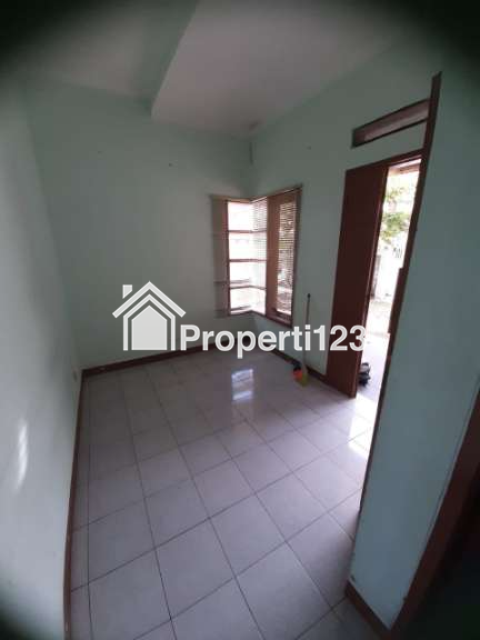 JUAL CEPAT! BU Rumah Sariwangi Luas Tanah Besar Ada Taman Siap Huni SHM - 5