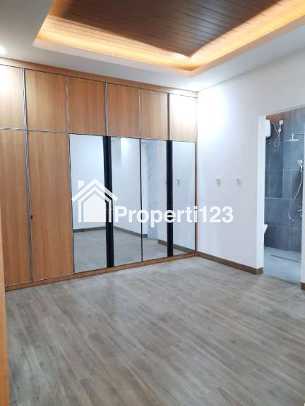 Rumah Cocok Untuk Tempat Usaha Jalan Harapan Indah Raya Bekasi - 3