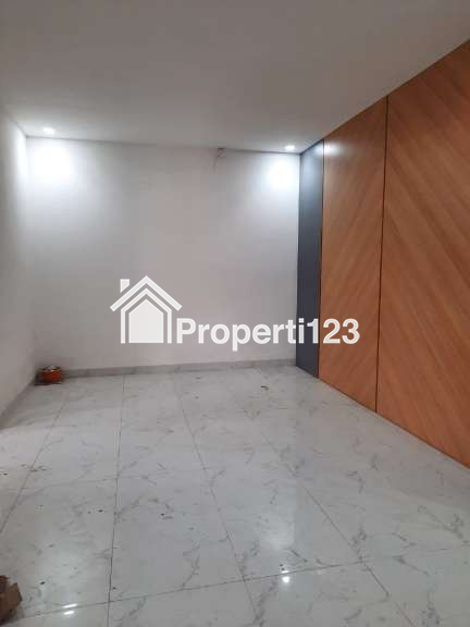 Rumah Cocok Untuk Tempat Usaha Jalan Harapan Indah Raya Bekasi - 4