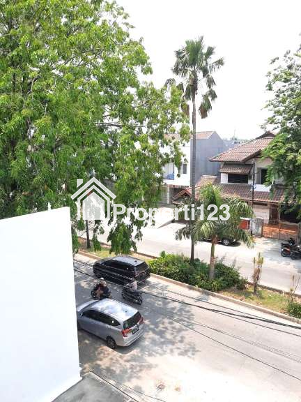 Rumah Cocok Untuk Tempat Usaha Jalan Harapan Indah Raya Bekasi - 18