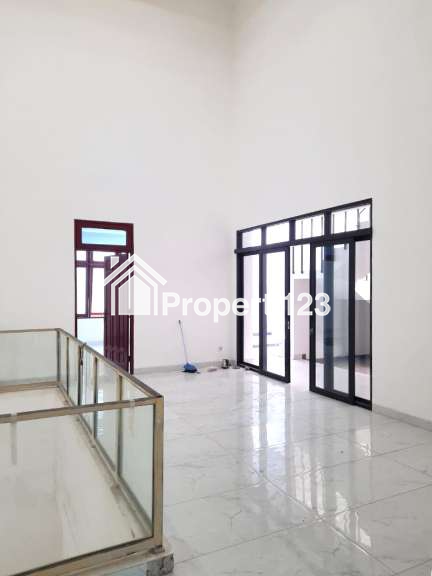 Rumah Cocok Untuk Tempat Usaha Jalan Harapan Indah Raya Bekasi - 6
