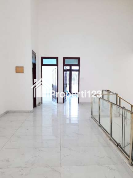 Rumah Cocok Untuk Tempat Usaha Jalan Harapan Indah Raya Bekasi - 8