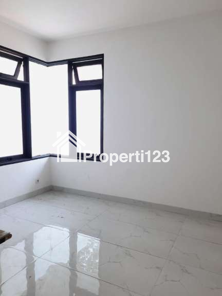 Rumah Cocok Untuk Tempat Usaha Jalan Harapan Indah Raya Bekasi - 11