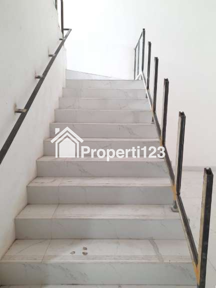 Rumah Cocok Untuk Tempat Usaha Jalan Harapan Indah Raya Bekasi - 7