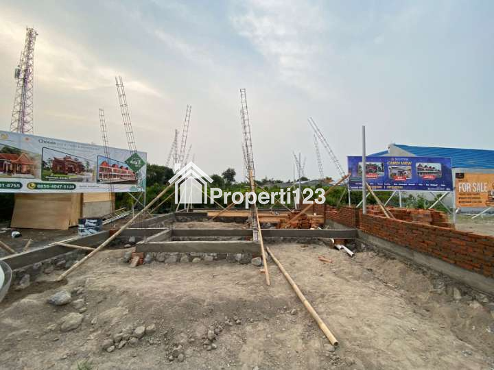 Rumah Joglo Pesan Bangun Timur Pintu Masuk Candi Prambanan - 2