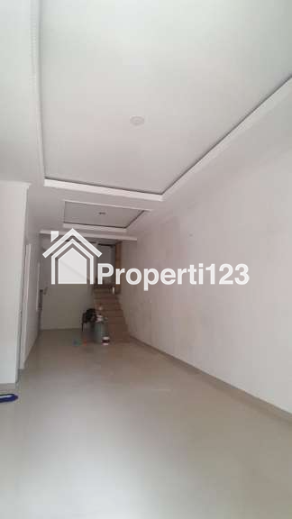 Rumah 2 lantai strategis di dalam perumahan Bangunjiwo - 6