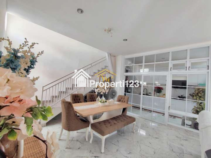 RUMAH MEWAH SEMI FURNISH DESAIN MODERN DI MAGUWOHARJO - 7