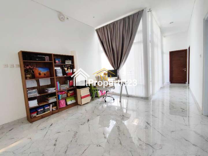 RUMAH MEWAH SEMI FURNISH DESAIN MODERN DI MAGUWOHARJO - 3