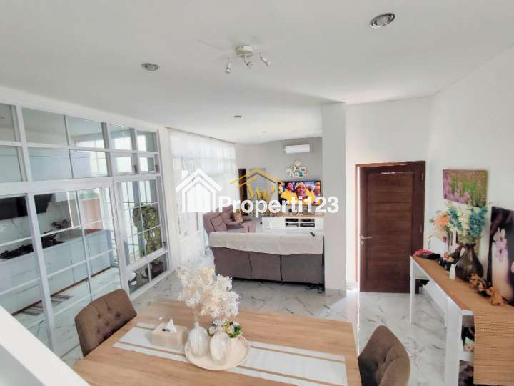 RUMAH MEWAH SEMI FURNISH DESAIN MODERN DI MAGUWOHARJO - 2