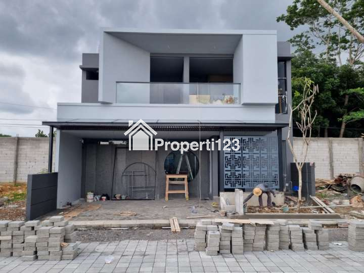 DIJUAL RUMAH MEGAH MODERN DEKAT SLEMAN CITY HALL, YOGYA - 1