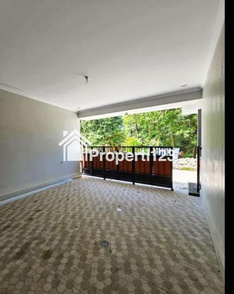 RUMAH MODERN 2LT DIJUAL DI MAGUWOHARJO, DEKAT RING ROAD UTARA - 2