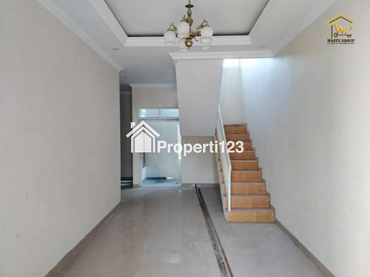 DIJUAL RUMAH CANTIK 2 LANTAI DEKAT DENGAN TRANSMART MAGUWOHARJO - 4