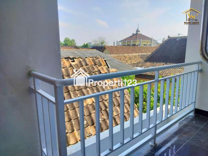 DIJUAL RUMAH CANTIK 2 LANTAI DEKAT DENGAN TRANSMART MAGUWOHARJO - 9
