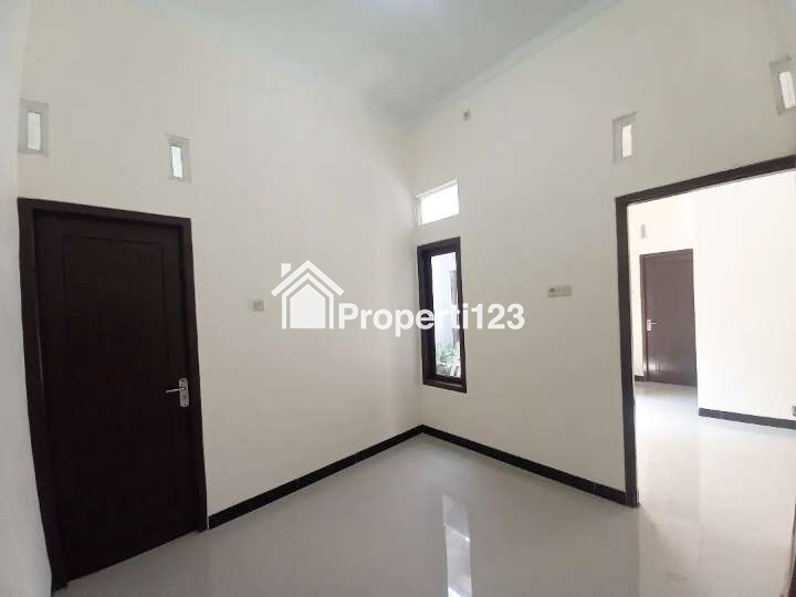 DIJUAL RUMAH CANTIK PALING LARIS DEKAT EXIT TOL MAGUWOHARJO DI SLEMAN - 5