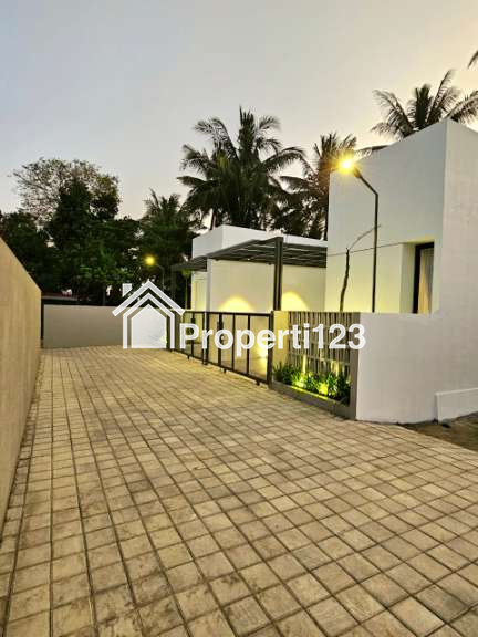 JUAL RUMAH SIAP HUNI CANTIK ELEGAN DEKAT STADION MAGUWOHARJO - 3