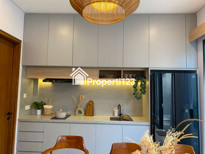 JUAL RUMAH MEGAH 2 LANTAI TYPE LUAS 125/130m2 BELAKANG TRANSMART JOGJA - 4