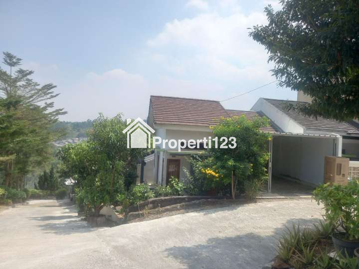 Rumah 2 lantai di mandalajati kota bandung dalam komplek kota bandung - 3