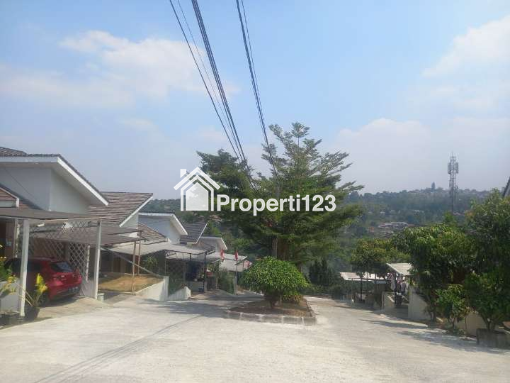 Rumah 2 lantai di mandalajati kota bandung dalam komplek kota bandung - 4