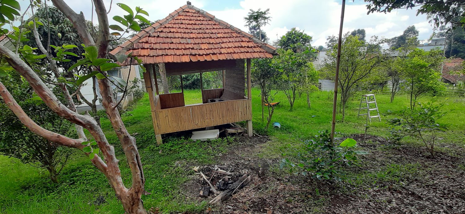 RUMAH DAN KOLAM PEMANCINGAN IKAN DI KAWASAN CIUMBULEUIT BANDUNG - 16