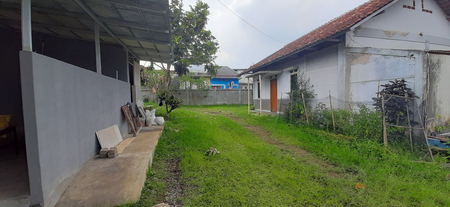 RUMAH DAN KOLAM PEMANCINGAN IKAN DI KAWASAN CIUMBULEUIT BANDUNG - 8