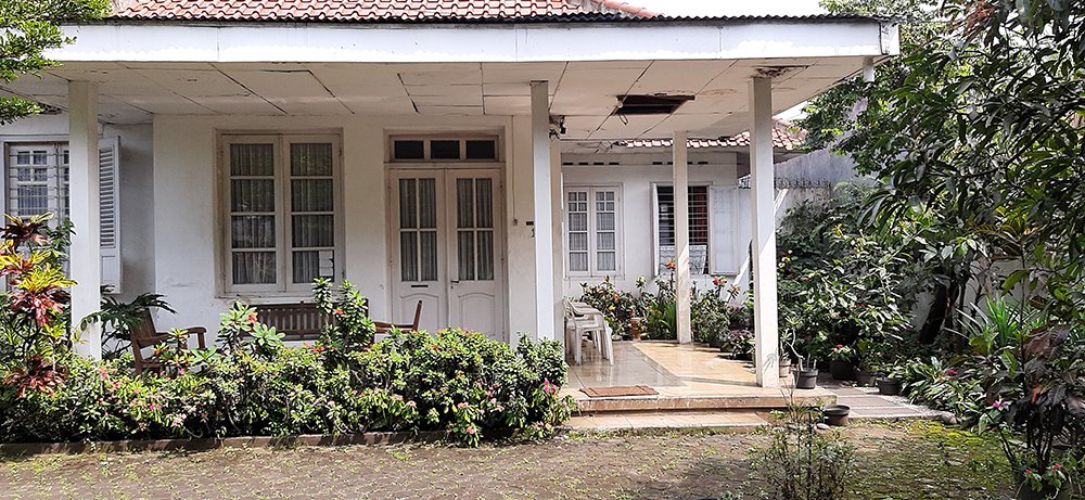 RUMAH GAYA KOLONIAL DENGAN  PAVILIUN DI JALAN TERATE KOTA BANDUNG - 3