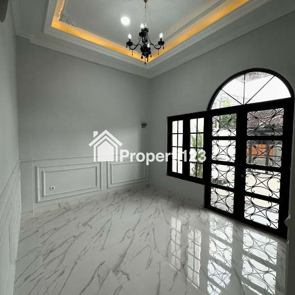DIJUAL RUMAH MEWAH MODERN KLASIK 2 LANTAI DI MAGUWOHARJO, SLEMAN - 3