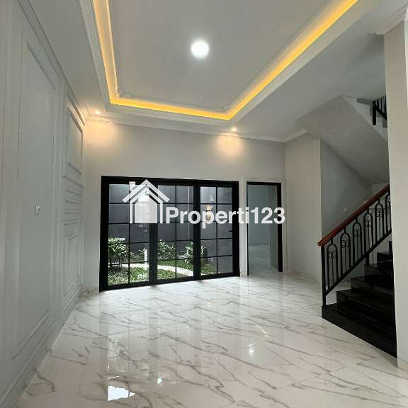 DIJUAL RUMAH MEWAH MODERN KLASIK 2 LANTAI DI MAGUWOHARJO, SLEMAN - 5