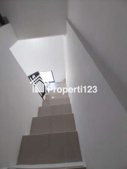 Rumah Baru 2 Lantai Blimbing Kota Malang - 7