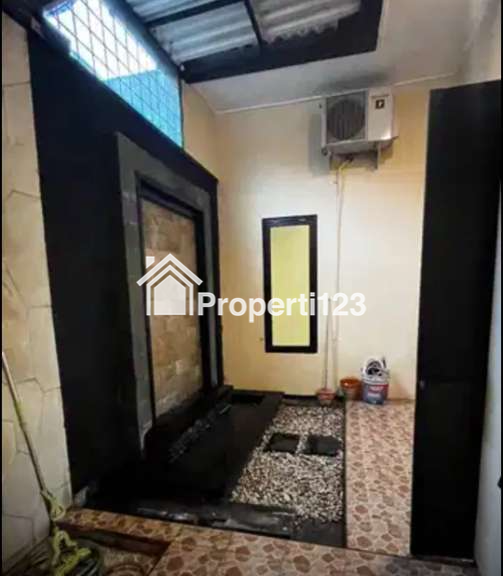 Rumah Palm Spring Regency Jambangan Surabaya Selatan Bangunan Terawat Siap Huni - 12