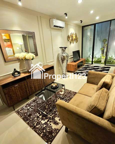 RUMAH 2 LANTAI FULL FURNISHED MEWAH DAN ELEGAN - 2