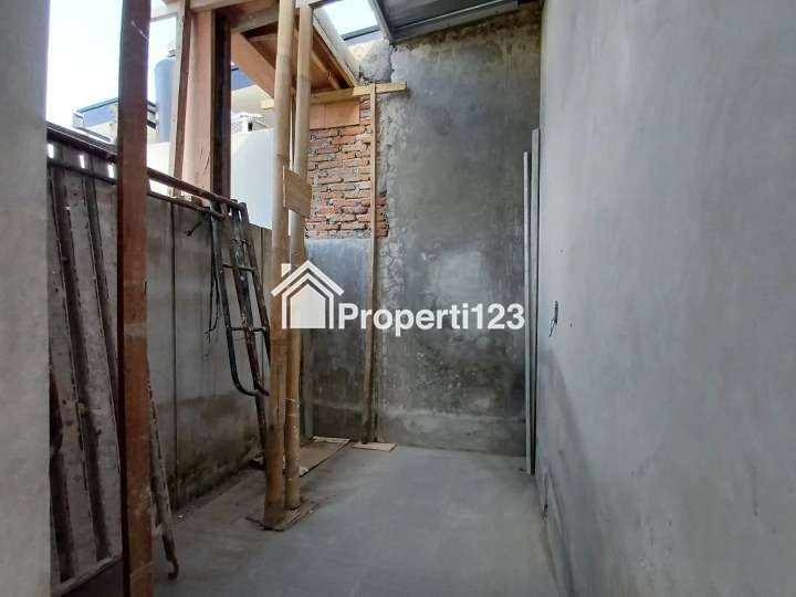 DIJUAL RUMAH 2 LANTAI DI KALASAN DEKAT DENGAN KAMPUS UKRIM - 8