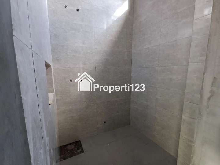 DIJUAL RUMAH 2 LANTAI DI KALASAN DEKAT DENGAN KAMPUS UKRIM - 7