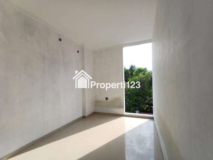 DIJUAL RUMAH 2 LANTAI DI KALASAN DEKAT DENGAN KAMPUS UKRIM - 4